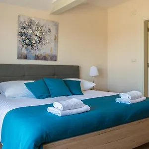 https://hotel-minerva.in-istria.net